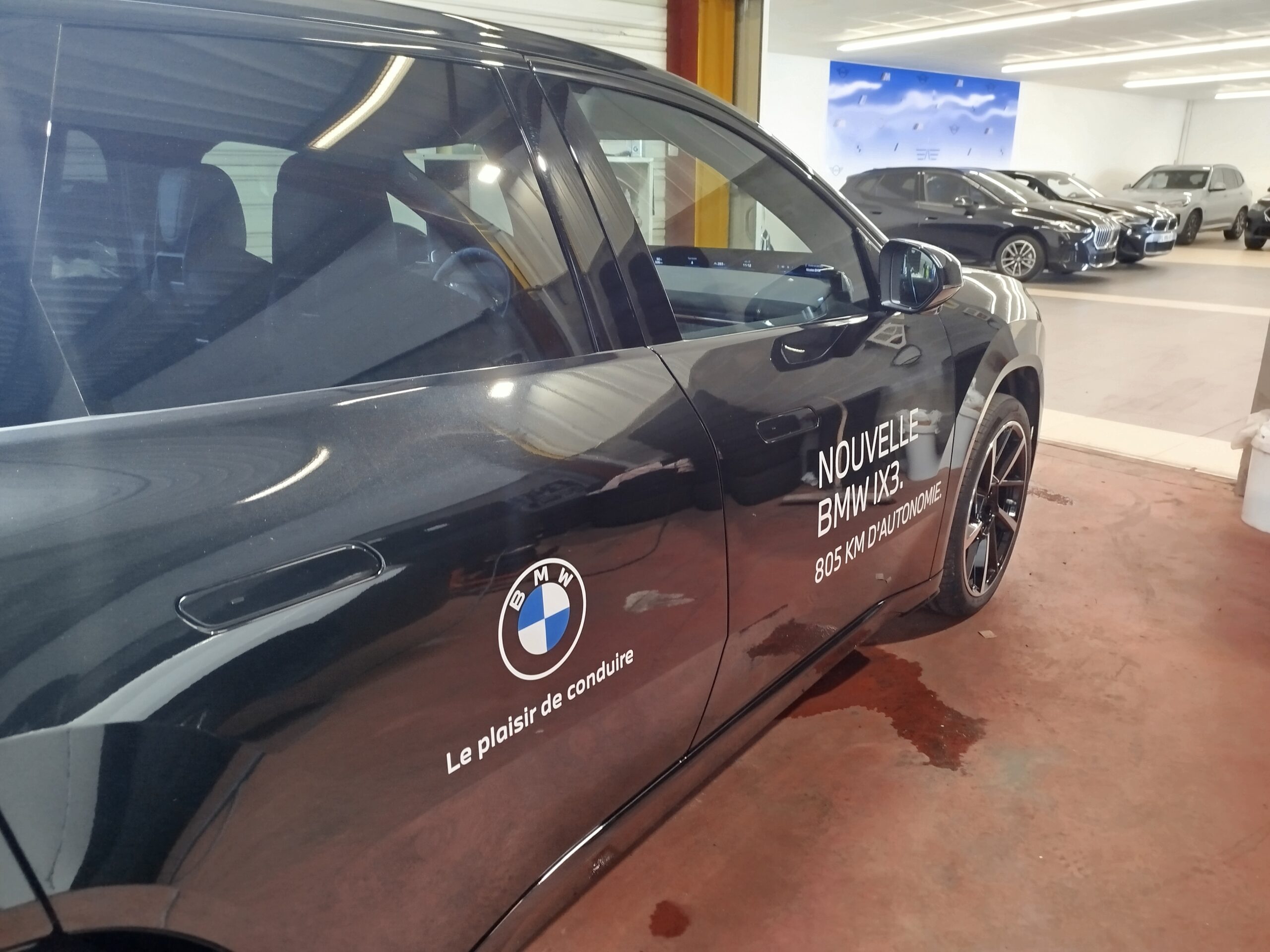 BMW iX3 avant déstickage à Roanne