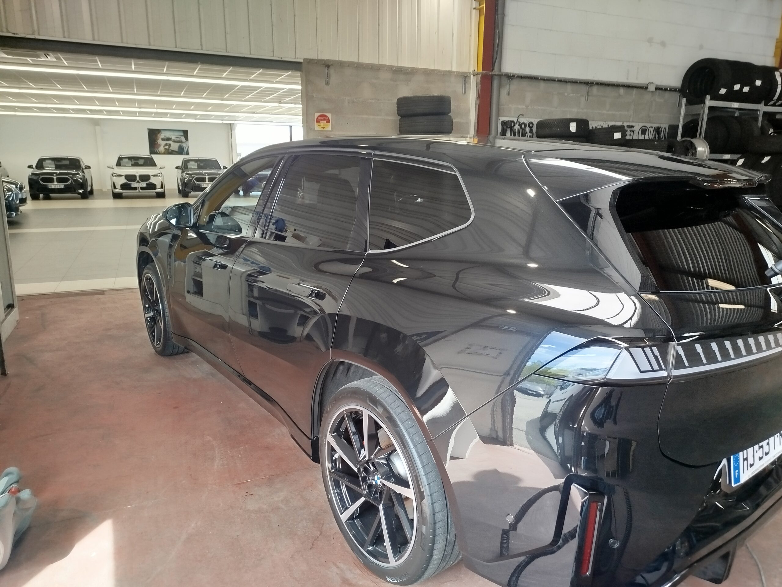 Carrosserie BMW après retrait des adhésifs à Roanne