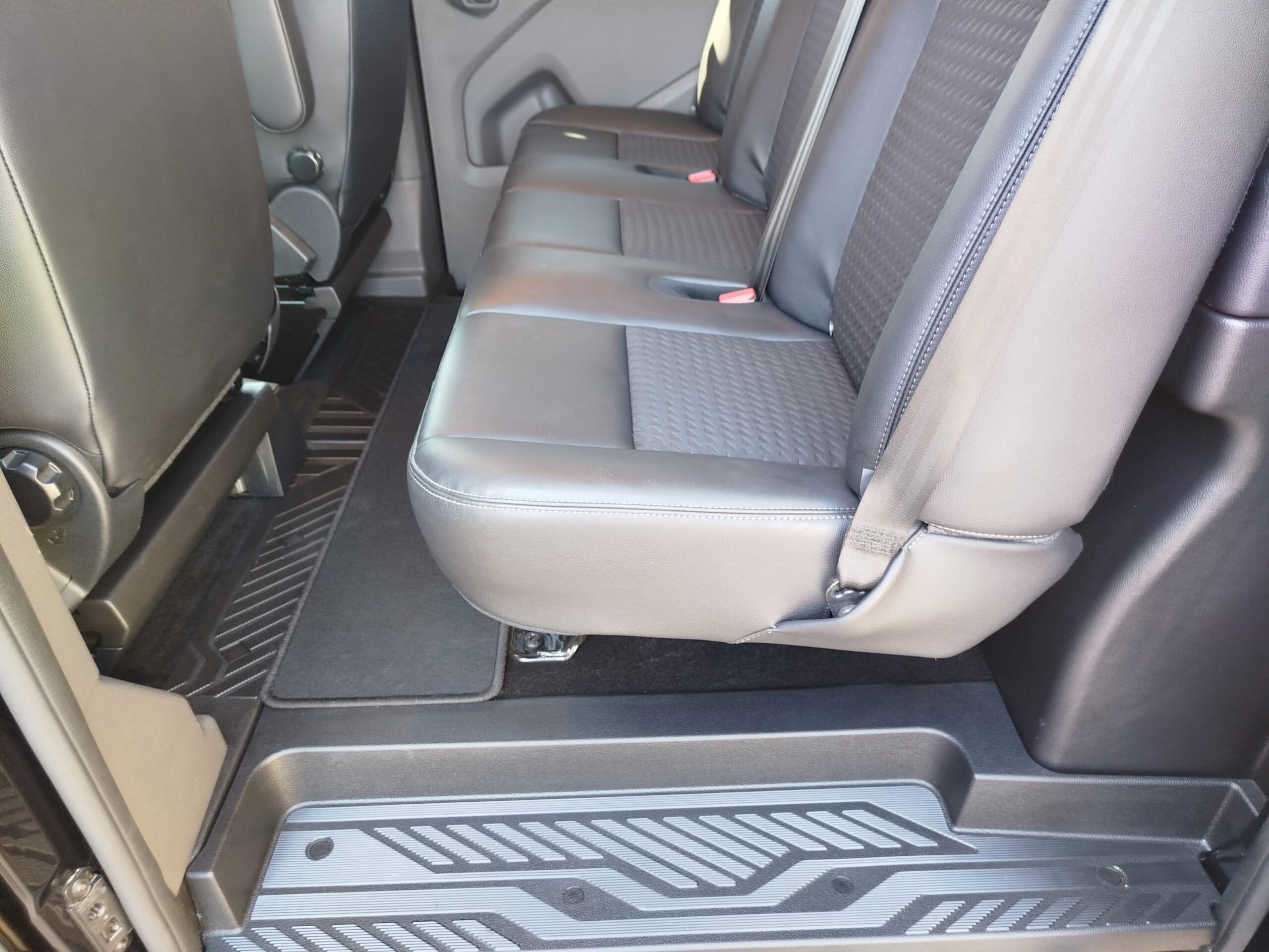 Entretien des sièges et tapis arrière d'un véhicule Ford à Roanne