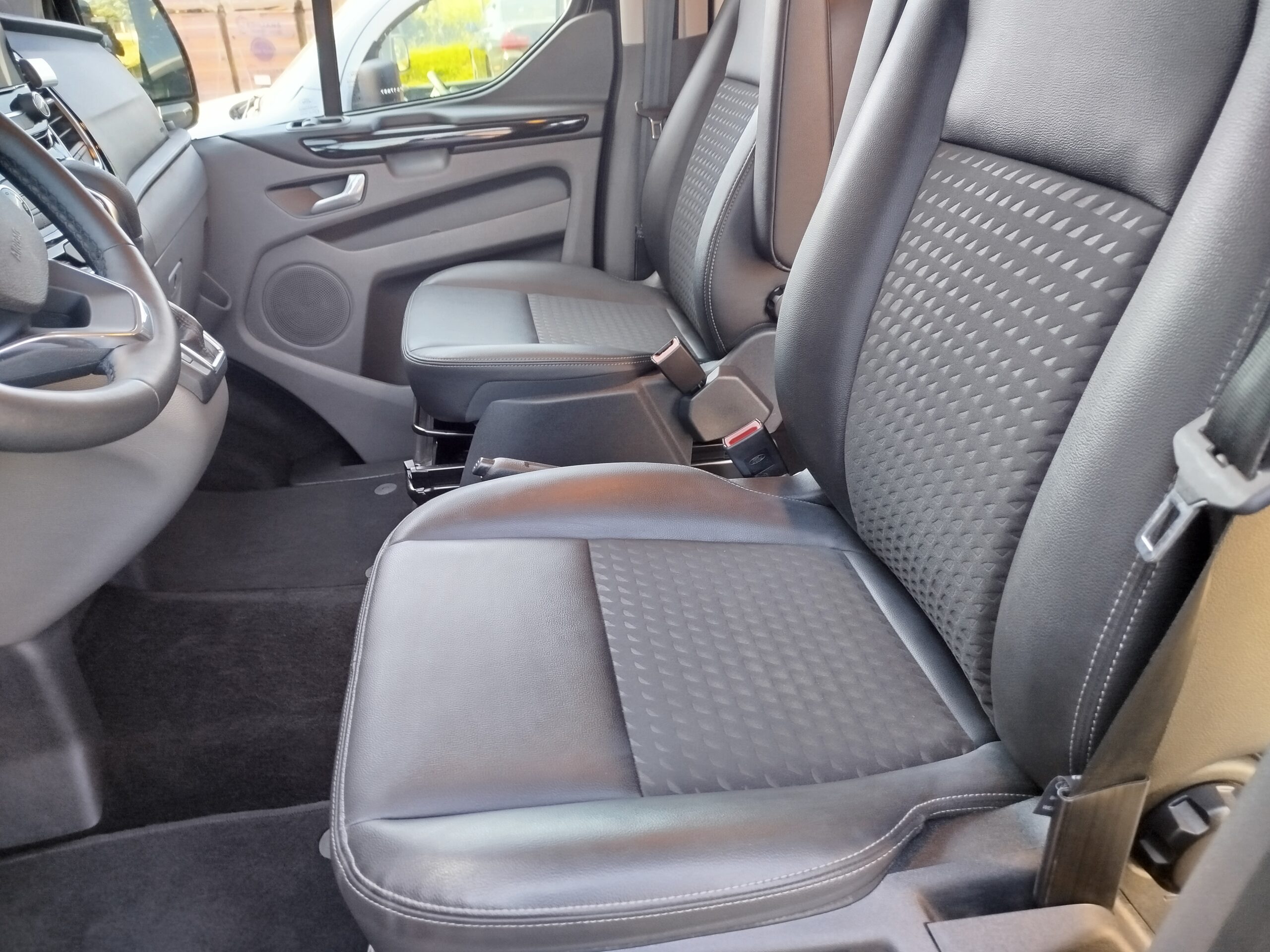 Nettoyage des sièges avant de voiture à Roanne – sellerie et habitacle entretenus